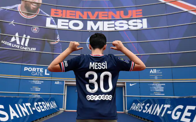 Lionel Messi begins training at PSG
