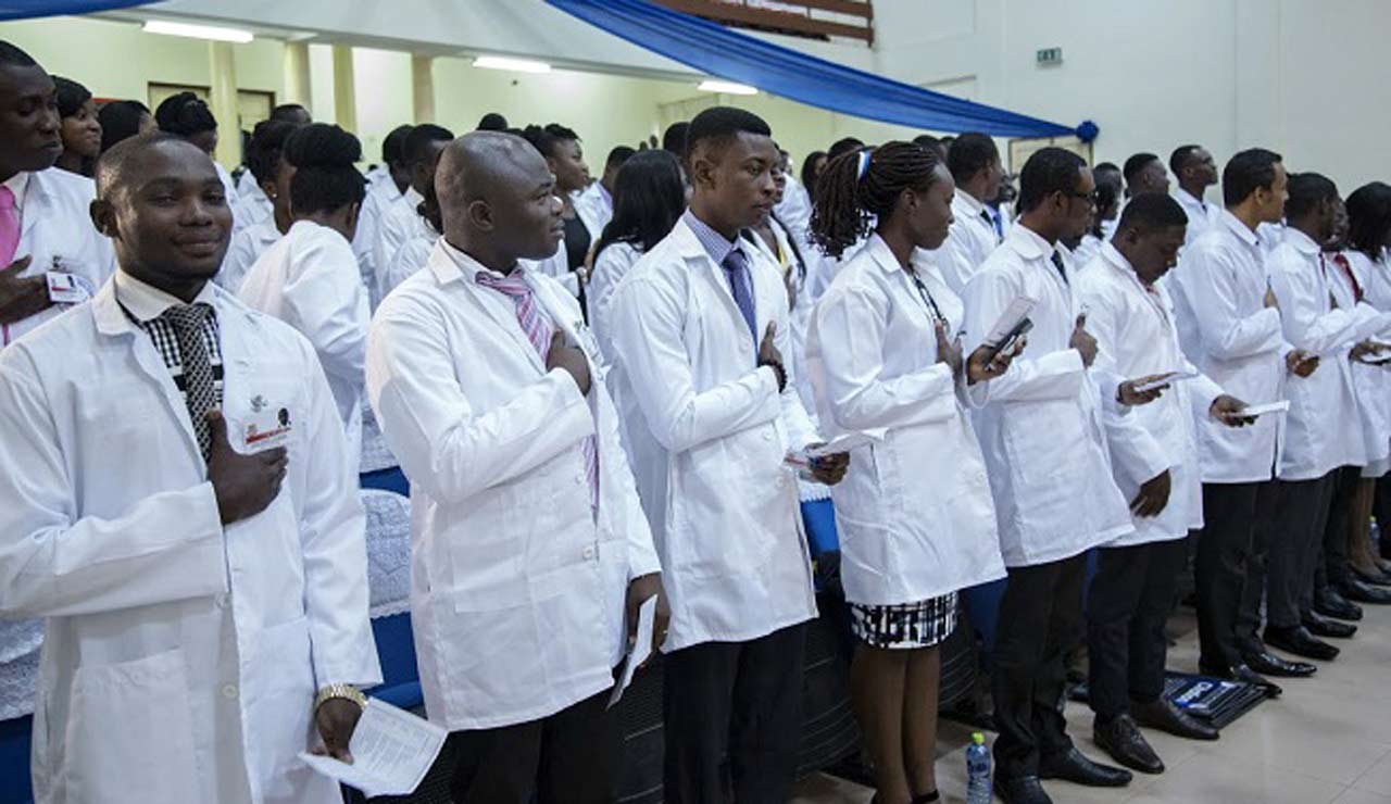 Resident doctors shelve planned strike, continue negotiations with FG